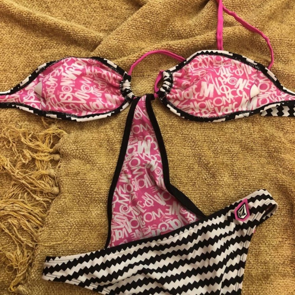 Volcom bathing suit - Picture 2 of 2